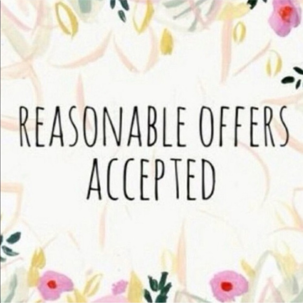 Open to reasonable offers and bundles😘